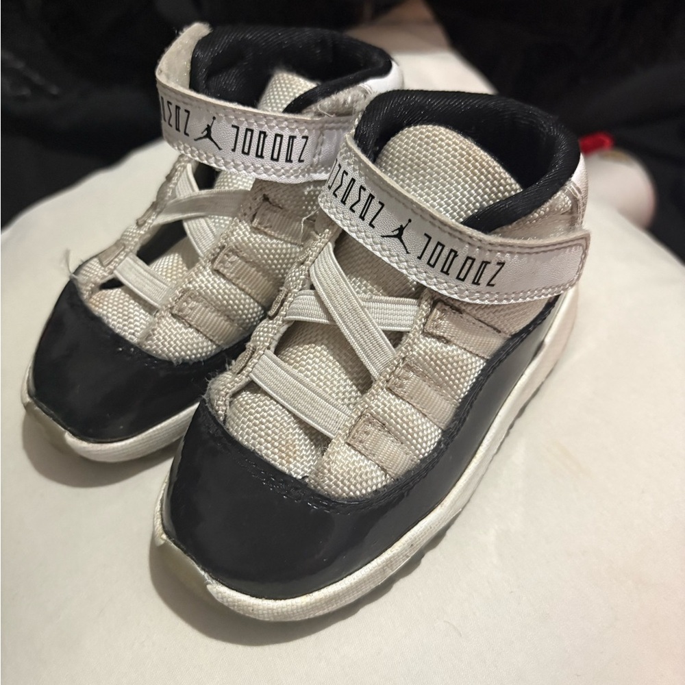 Kids Jordan 11 Sz 7C